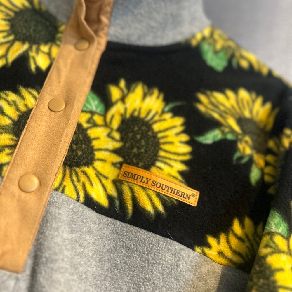 Womans Size S Simply Southern Fleece pullover